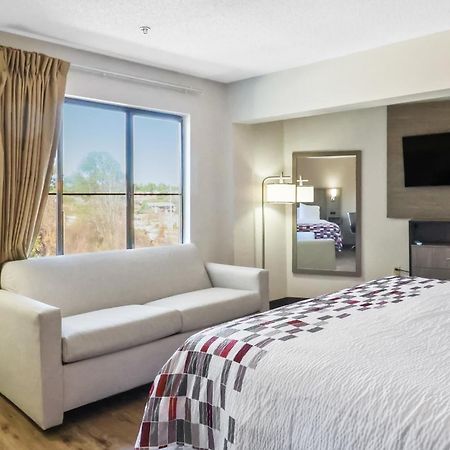 Red Roof Inn & Suites Fayetteville-Fort Bragg Buitenkant foto