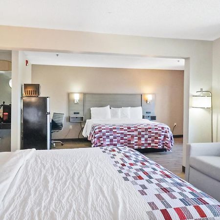 Red Roof Inn & Suites Fayetteville-Fort Bragg Buitenkant foto