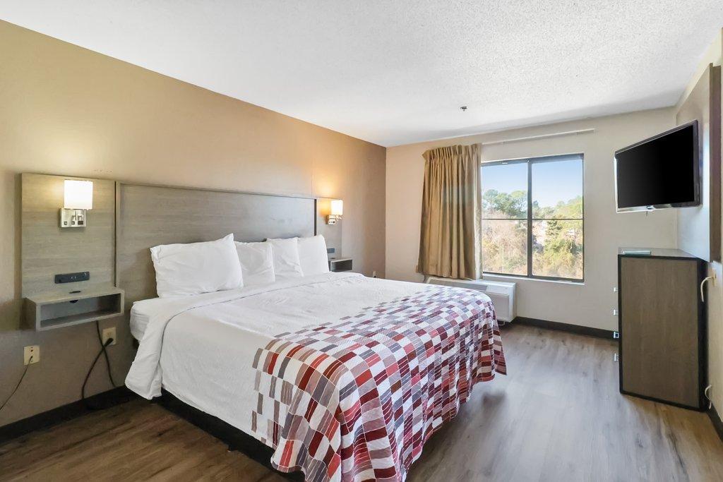Red Roof Inn & Suites Fayetteville-Fort Bragg Buitenkant foto