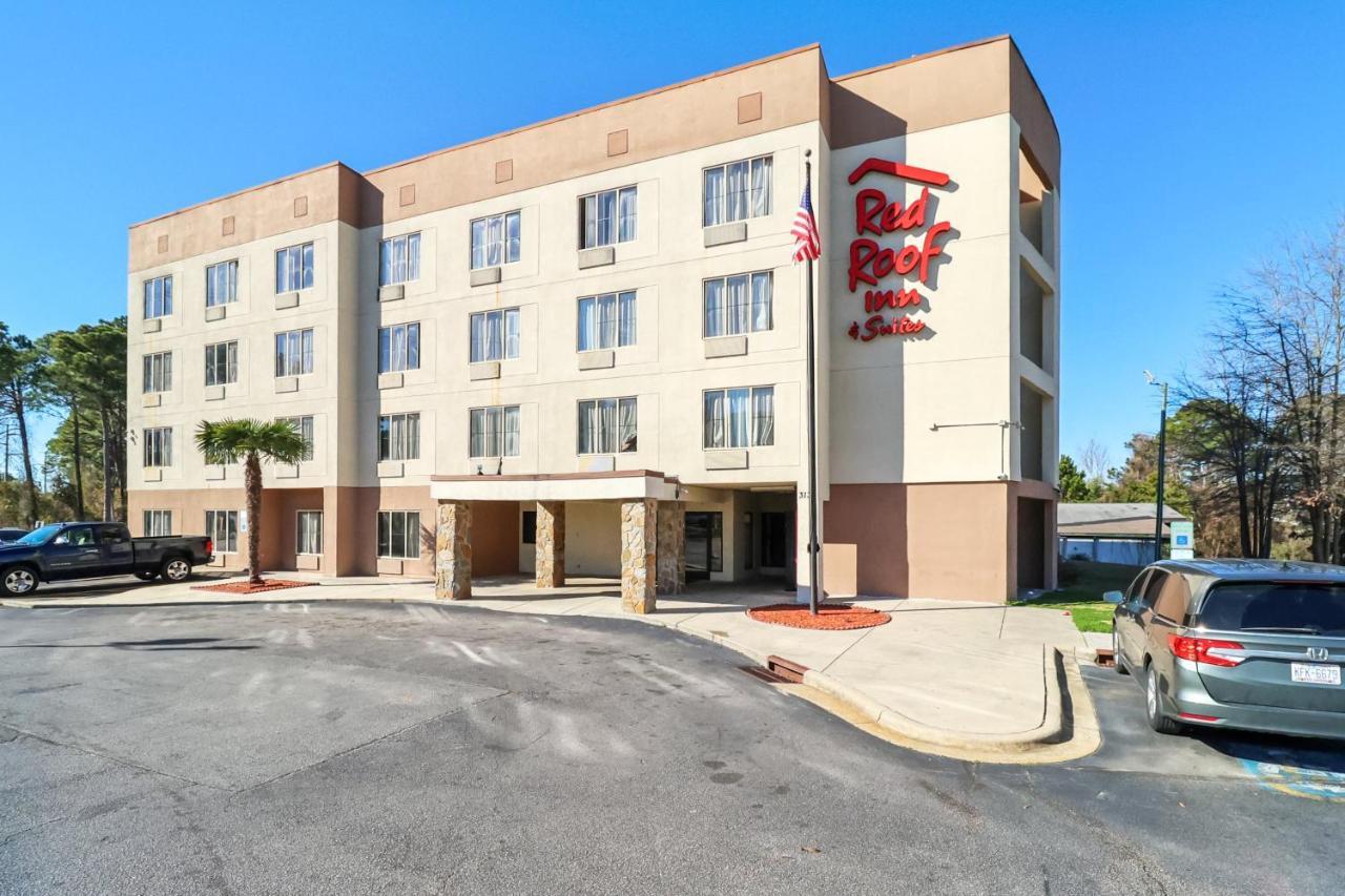 Red Roof Inn & Suites Fayetteville-Fort Bragg Buitenkant foto
