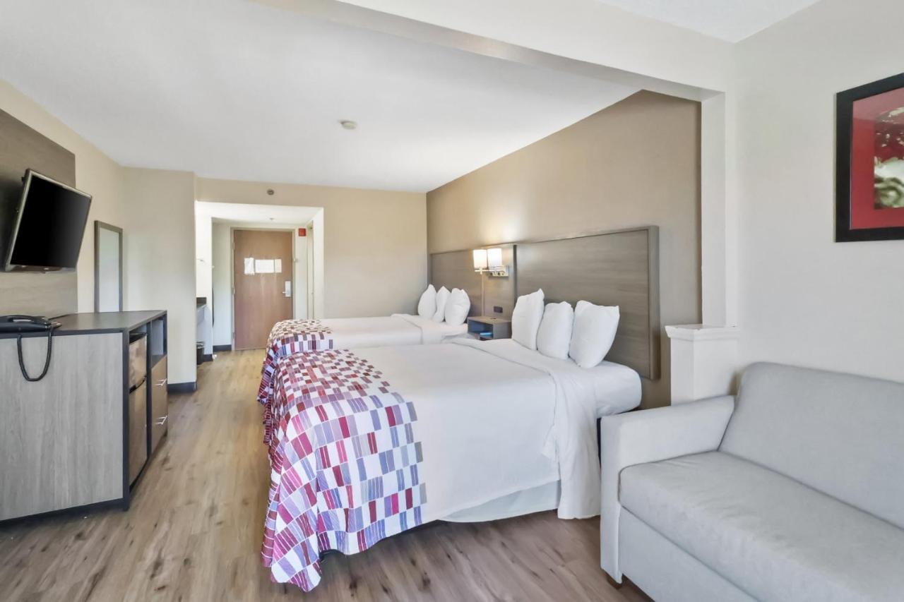 Red Roof Inn & Suites Fayetteville-Fort Bragg Buitenkant foto