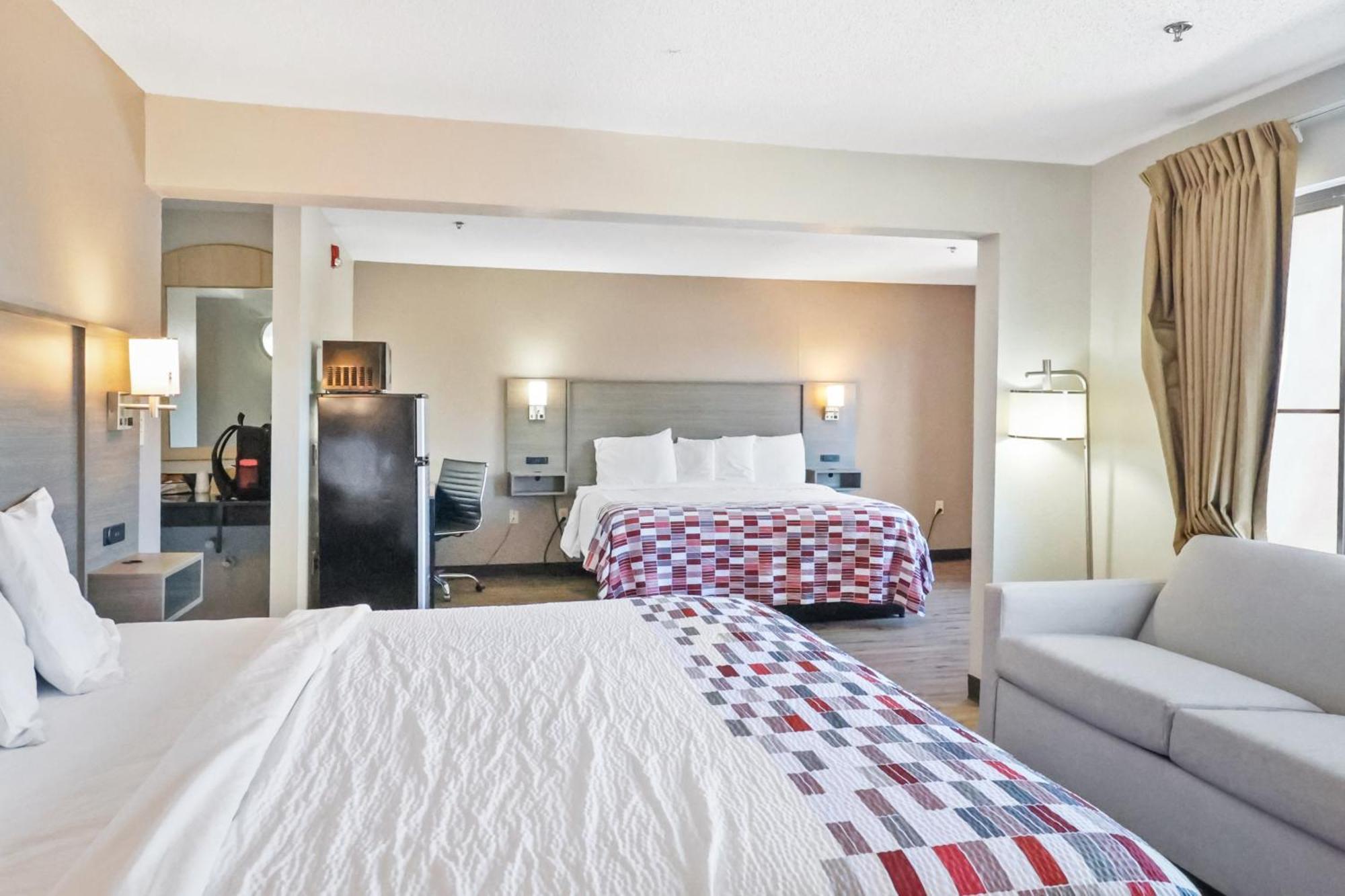 Red Roof Inn & Suites Fayetteville-Fort Bragg Buitenkant foto